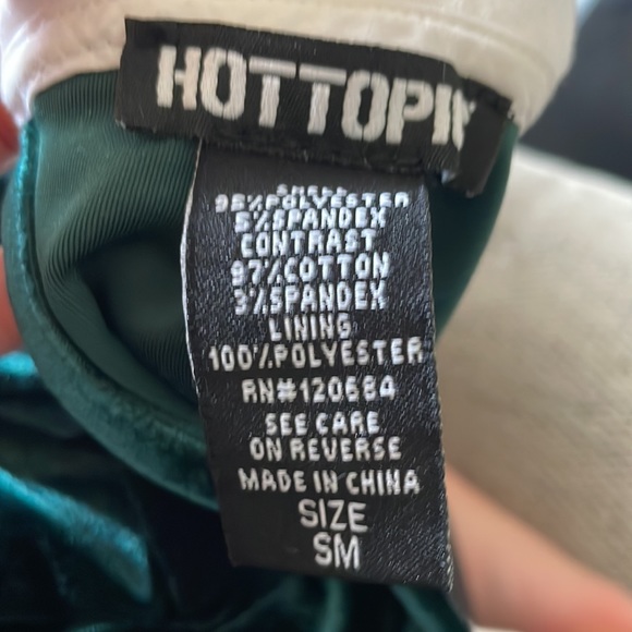 Hot Topic Green Velvet Collared Long-Sleeve Dress - Picture 8 of 8